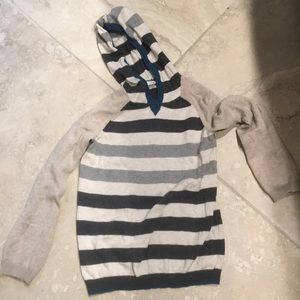 Egg brand size 8 hooded lightweight top